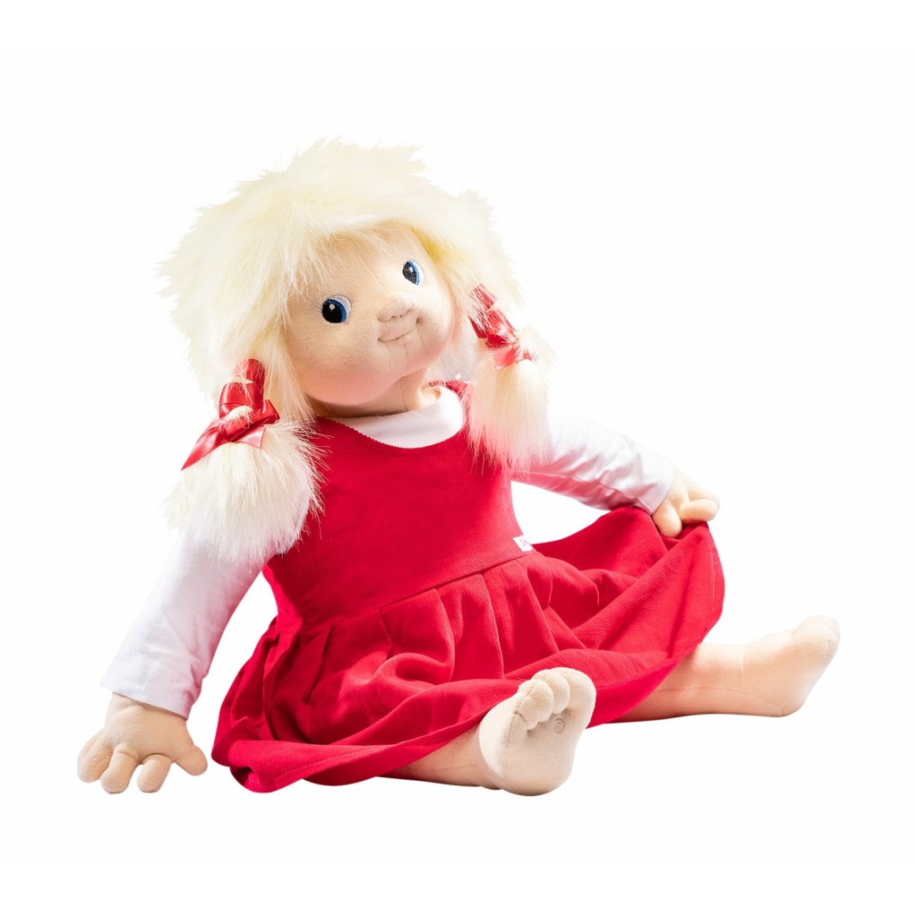 Емпатична кукла с изразително лице, поддържа пряк зрителен контакт, усеща се като истинско бебе, с реалистични полови белези.