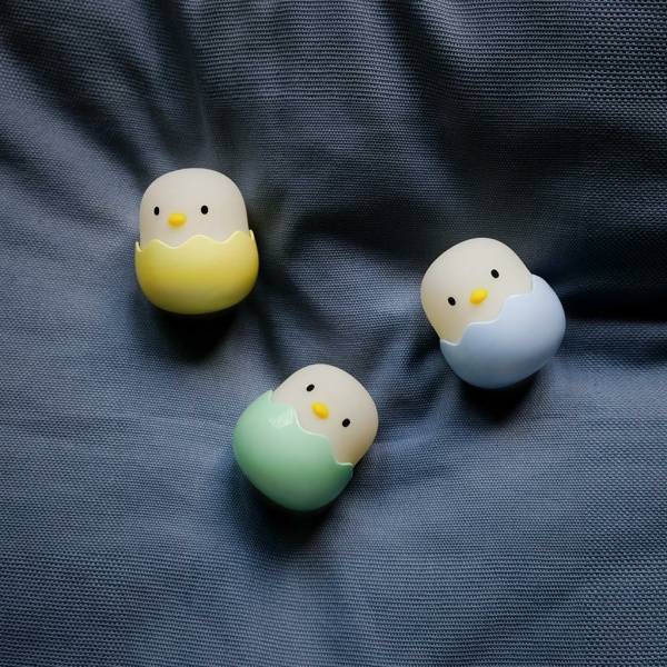 Детска нощна лампа BABY EGGY – бебе яйце, жълто