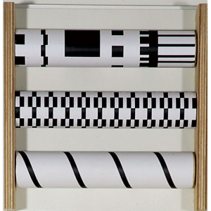 Черно-бели оптични ролки - стенен панел за игра