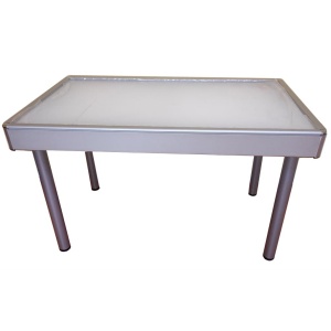 Маса за игра със светещ плот