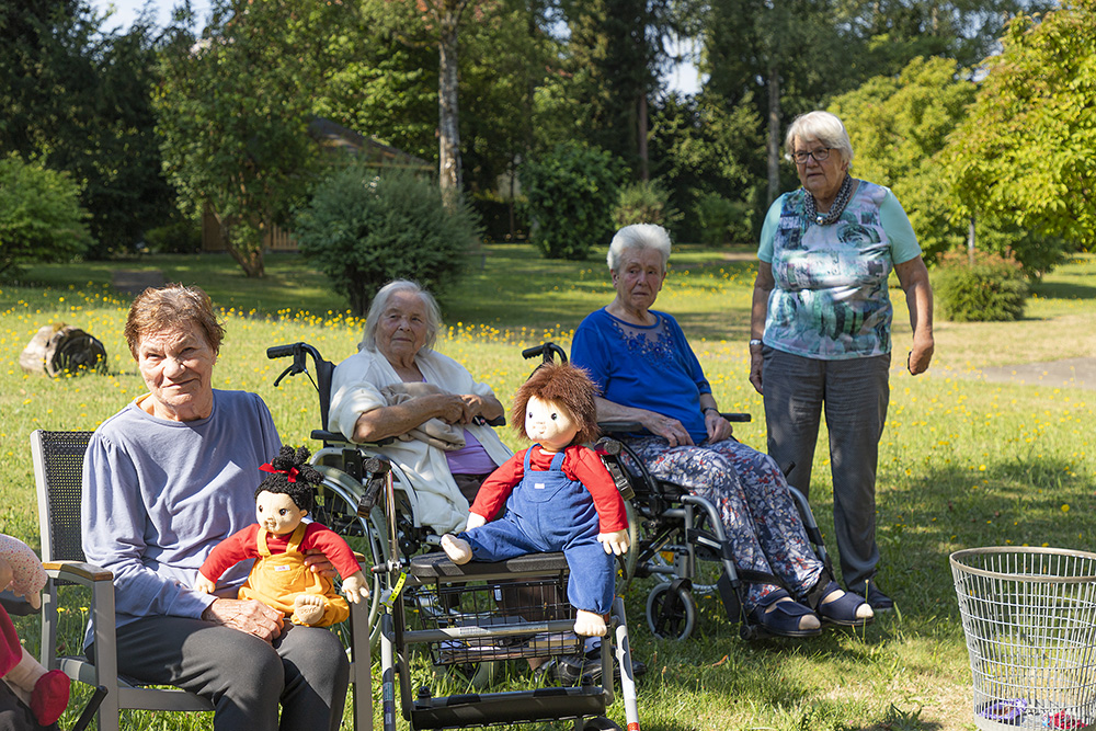 Терапия с емпатични кукли при хора с деменция