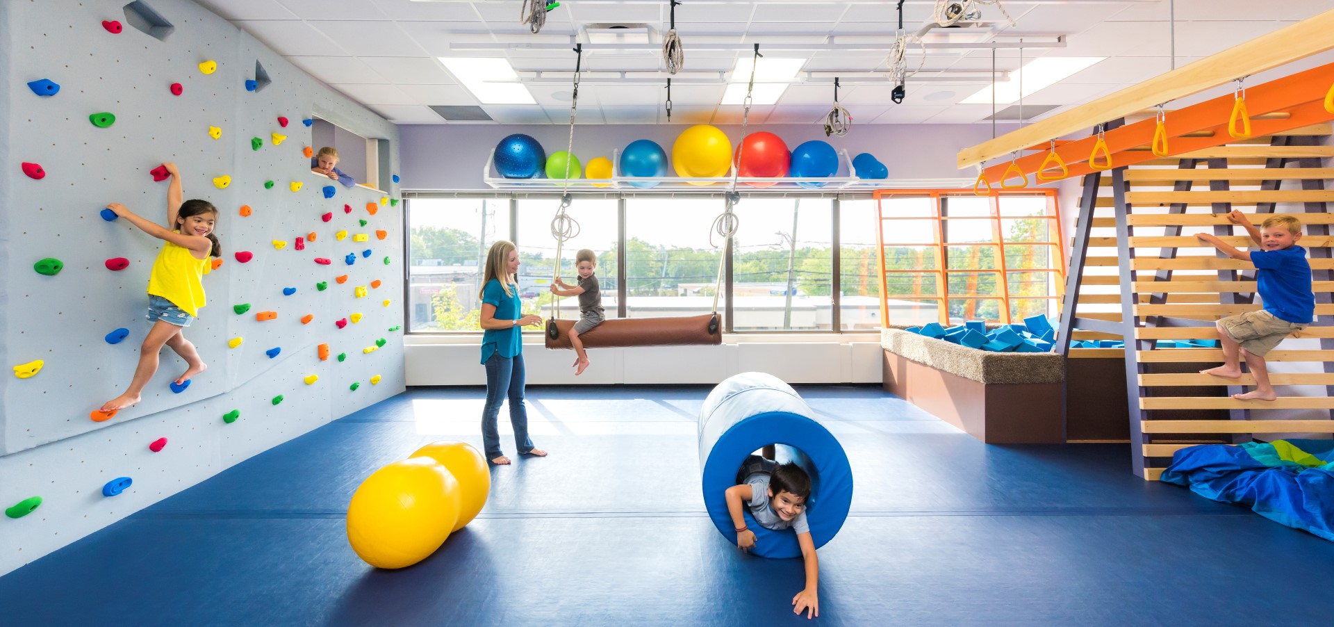 Сензорна зала – подходи за сензорно стимулиране в подготвена среда