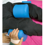 Постурална опора за позициониране на крака – ергономична форма от пяна с PVC покритие и странични дръжки.