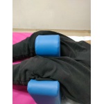 Постурална опора за позициониране на крака – ергономична форма от пяна с PVC покритие и странични дръжки.