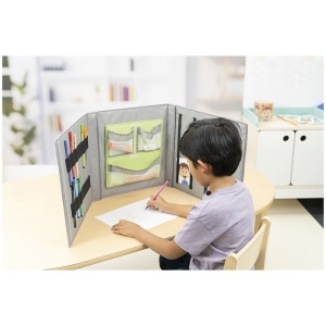 Параван за концентрация – сгъваема работна преграда за бюро за деца със СОП
